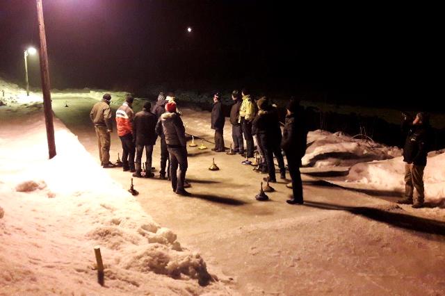 Kameradschaftliches Eisstockspiel mit Feuerwehr Weyer