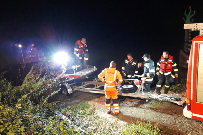 Große Bootsübung für Wasserdienst-Stützpunkte in Kleinreifling