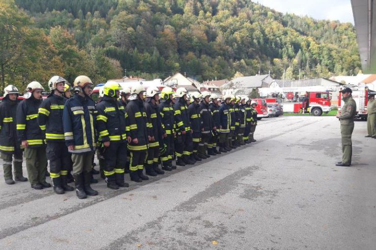 Drei Kameraden absolvieren erfolgreich Grundlehrgang