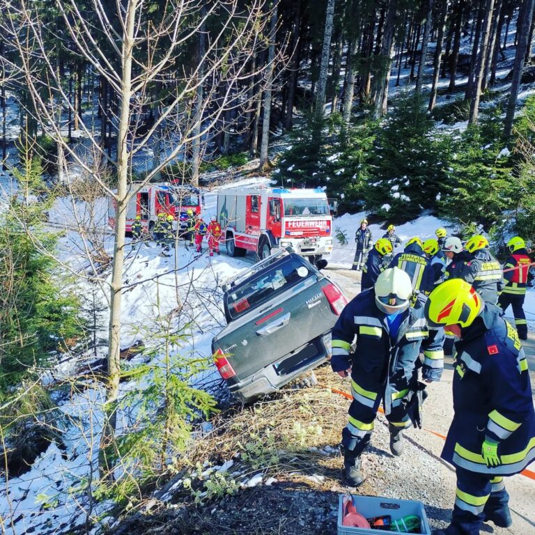 Niglalm: Auto drohte abzustürzen